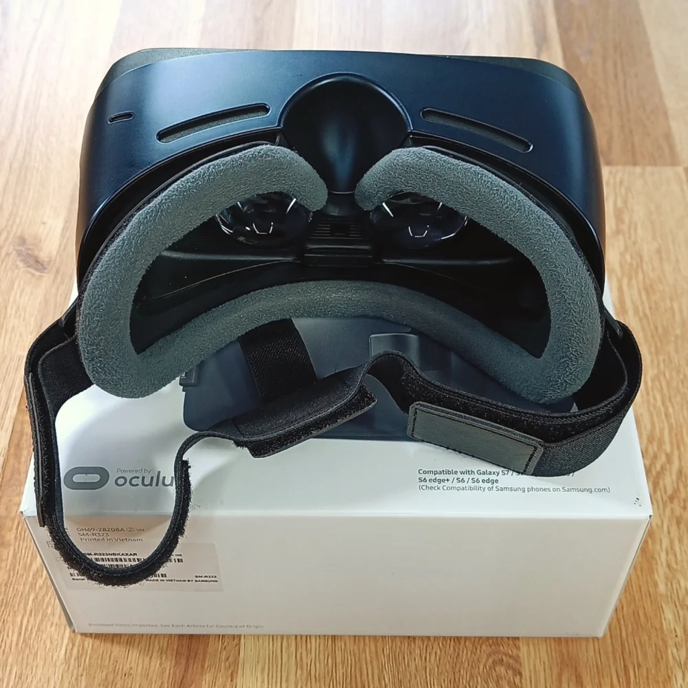 Samsung Gear VR set powered by Oculus